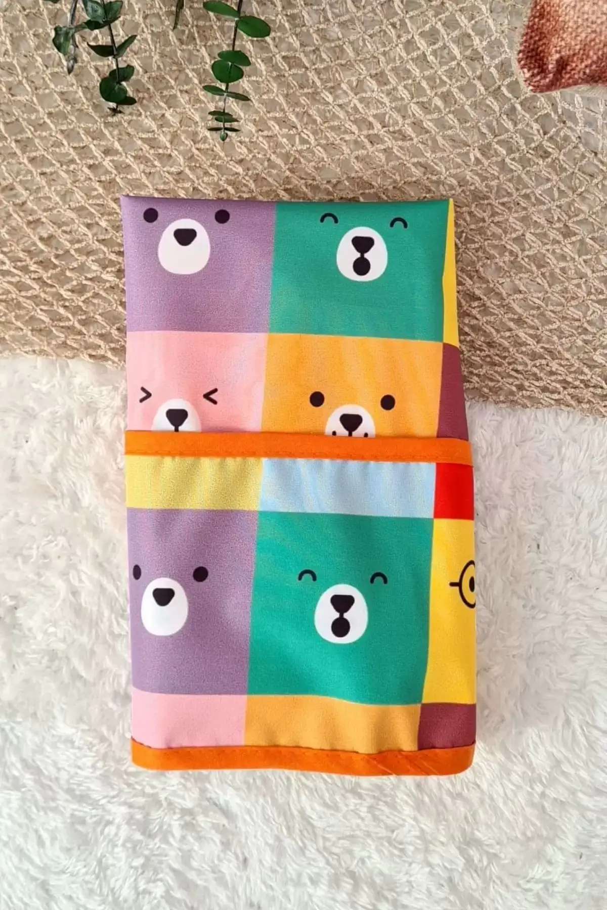 Kare Ayılar Desenli Sıvı Geçirmez Unisex Aktivite Ve Mama Önlüğü 6-24 Ay