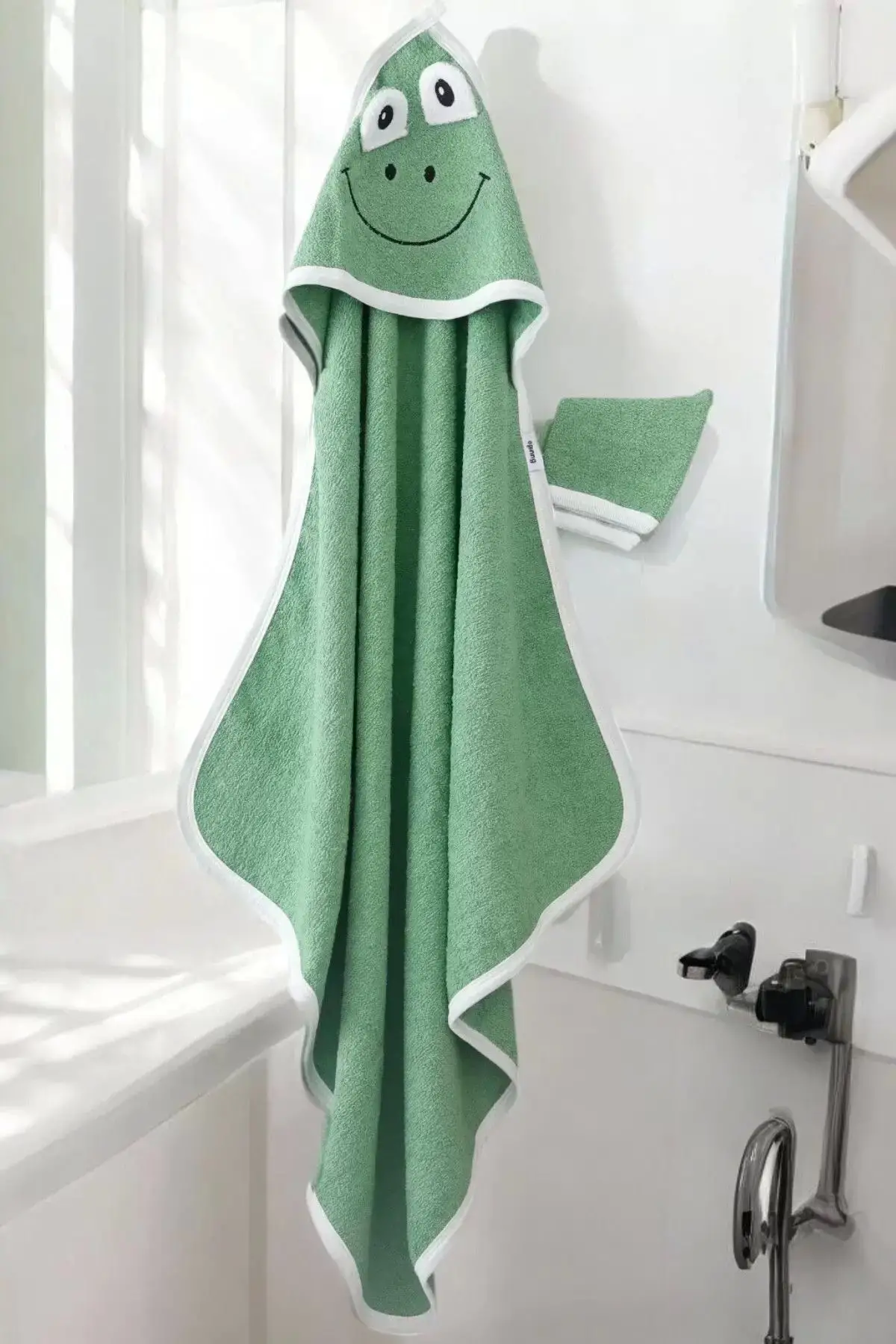 Kurbağa Nakışlı Unisex Şapka Ve Keseli Bebek Banyo Havlusu