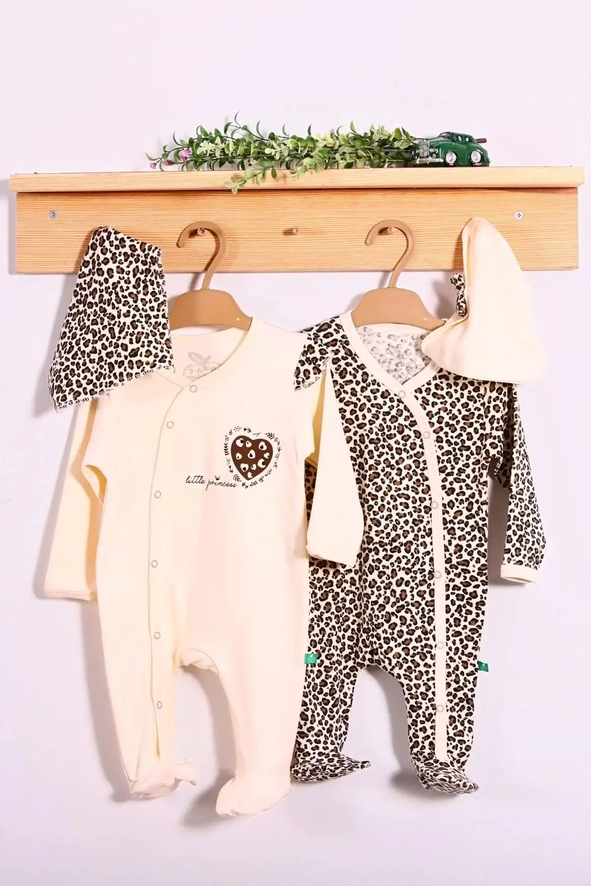 Leopar Desenli % 100 Pamuklu Kız Bebek 4lü Tulum Seti 0-6 Ay