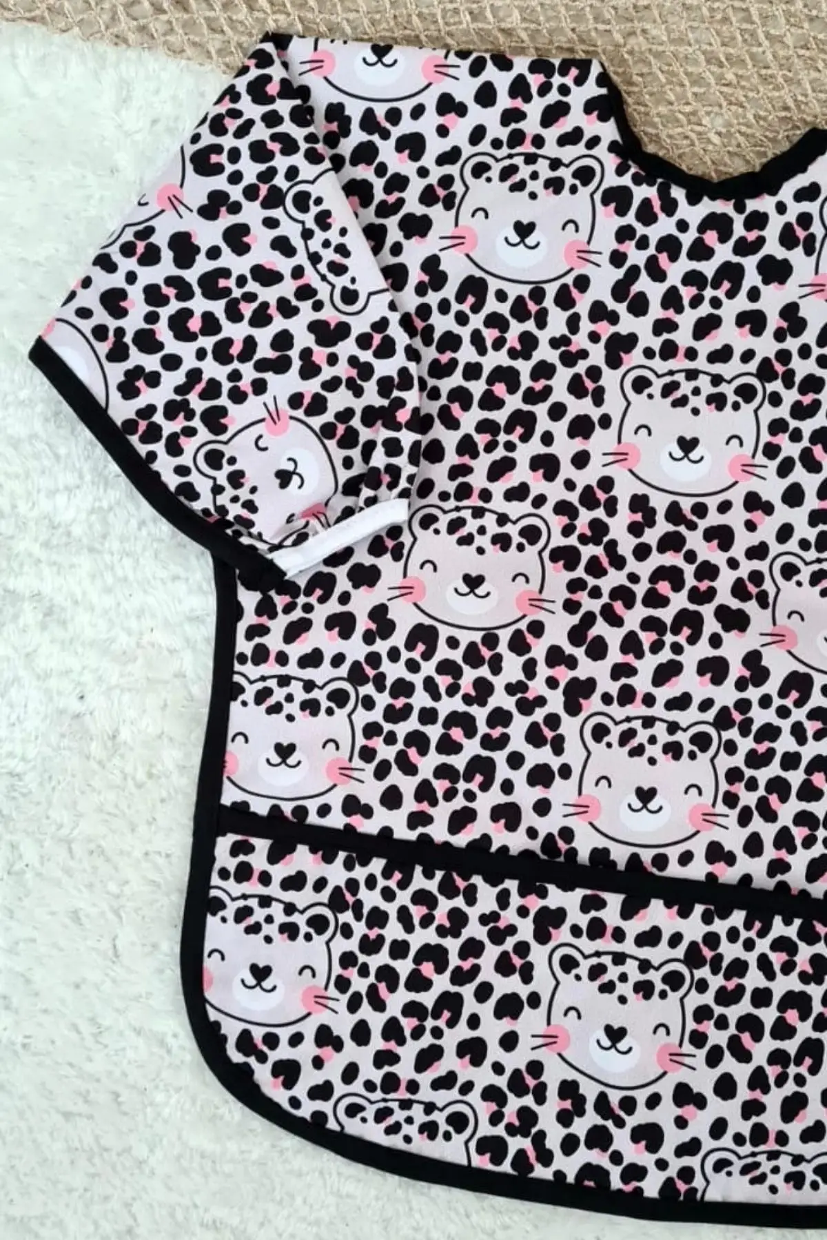 Leopar Desenli Sıvı Geçirmez Kız Aktivite Ve Mama Önlüğü 6-24 Ay