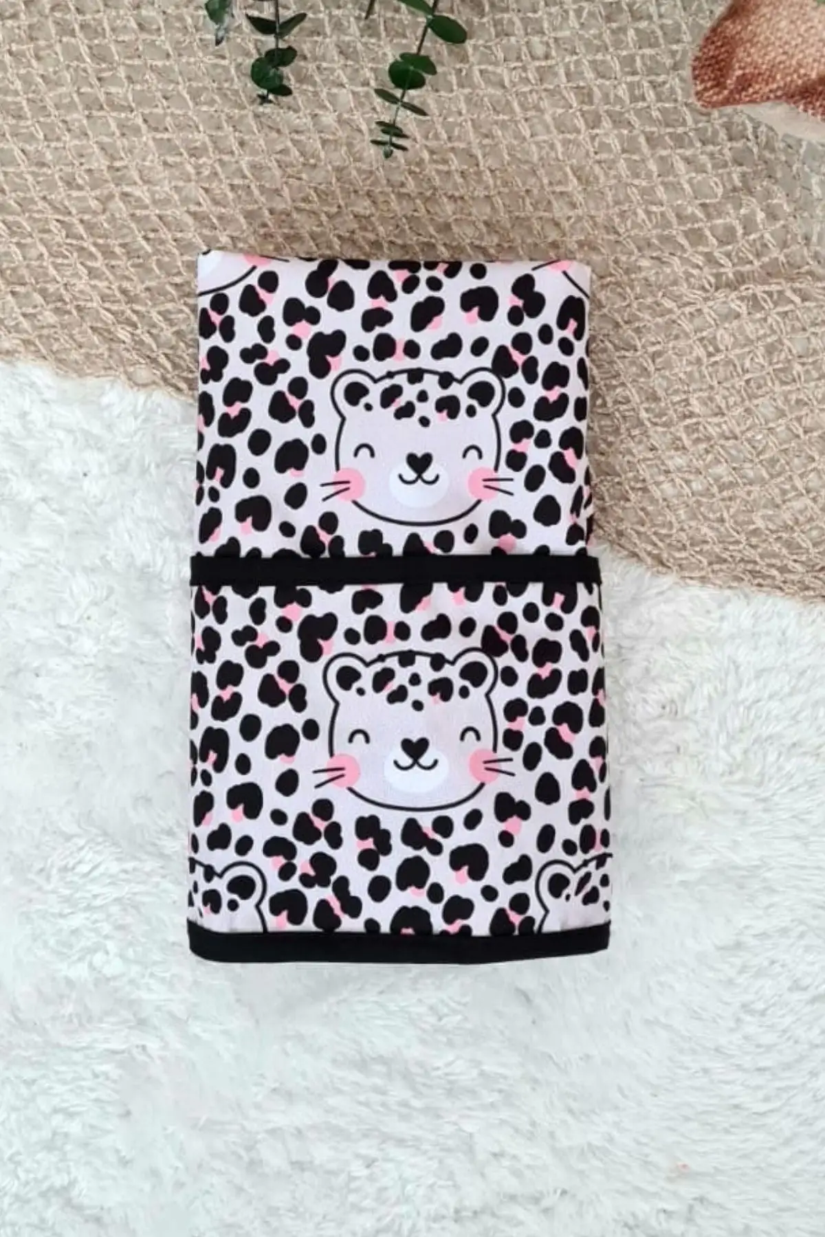 Leopar Desenli Sıvı Geçirmez Kız Aktivite Ve Mama Önlüğü 6-24 Ay