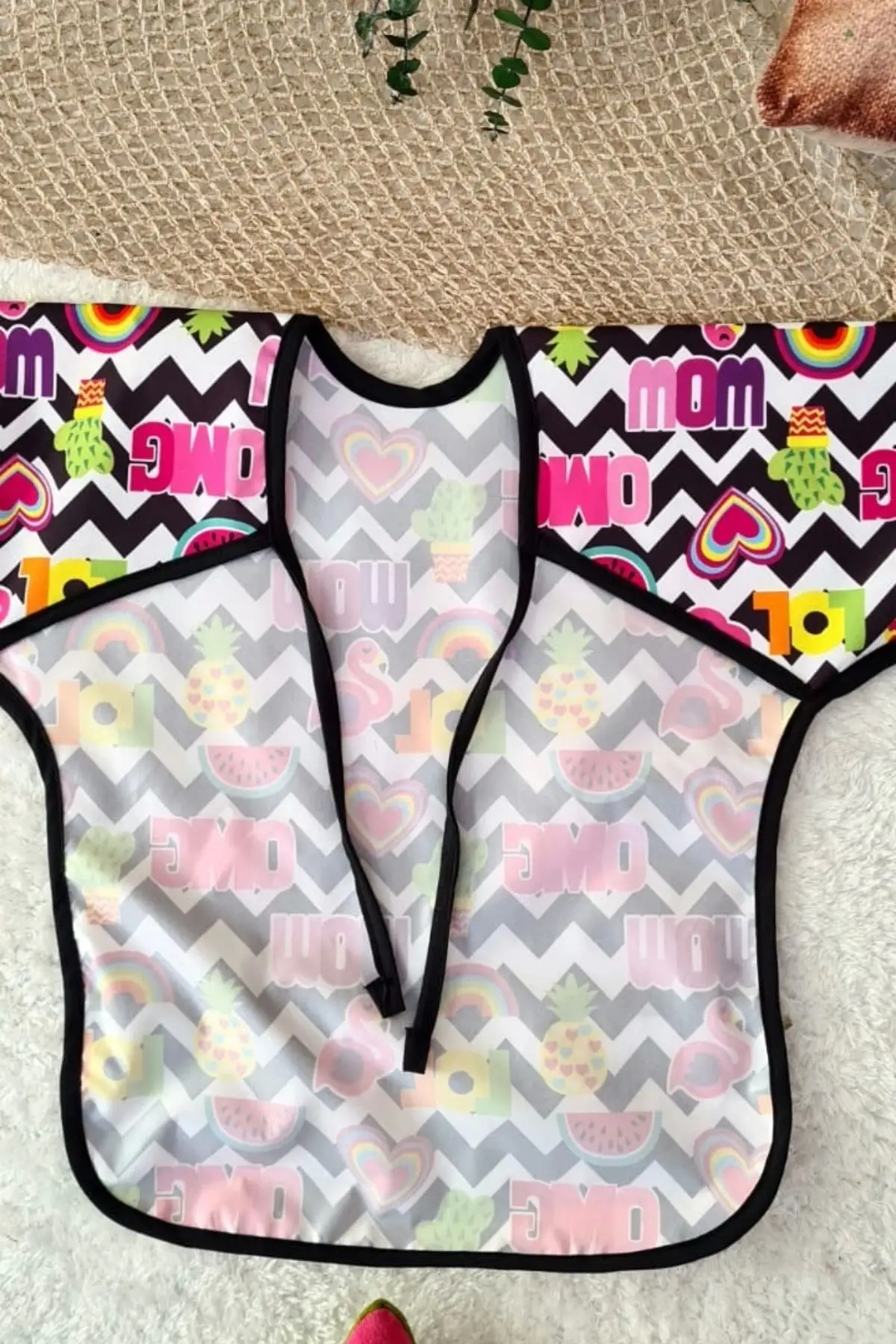 Lol Desenli Sıvı Geçirmez Kız Aktivite ve Mama Önlüğü 6-24 Ay