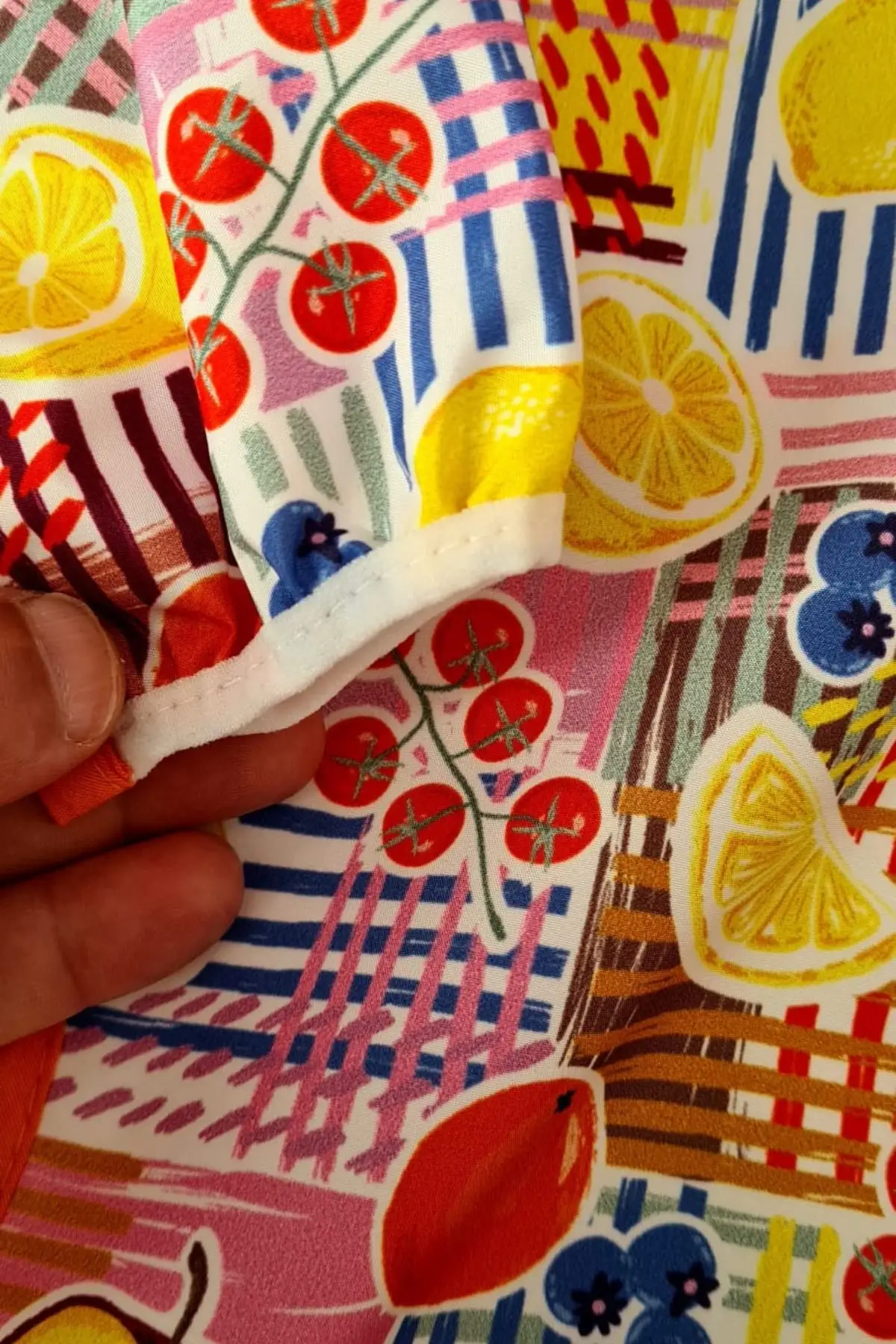 Meyve Desenli Sıvı Geçirmez Unisex Aktivite ve Mama Önlüğü 6-24 Ay