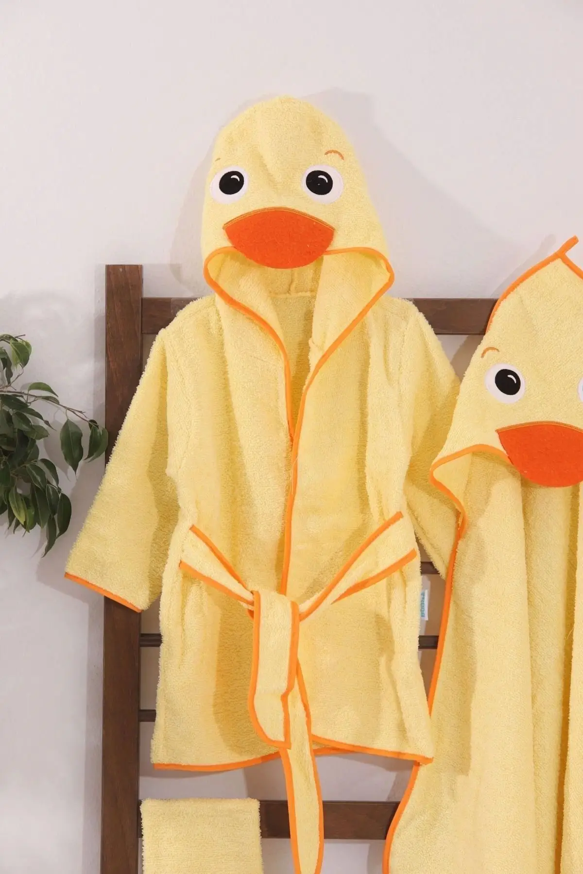 Ördek Figürlü 4 Parça Unisex Bornoz Seti 2-3 Yaş