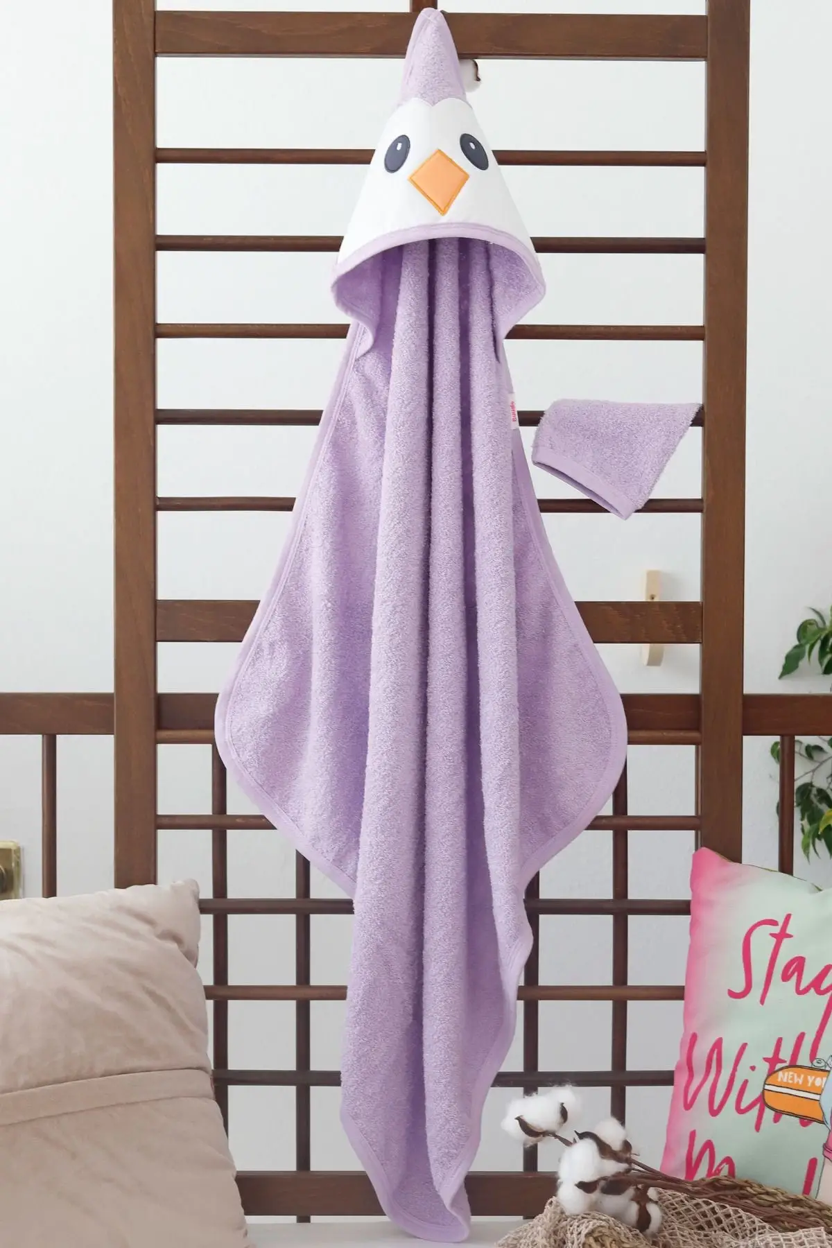 Penguen Nakışlı Unisex Şapka ve Keseli Bebek Havlusu