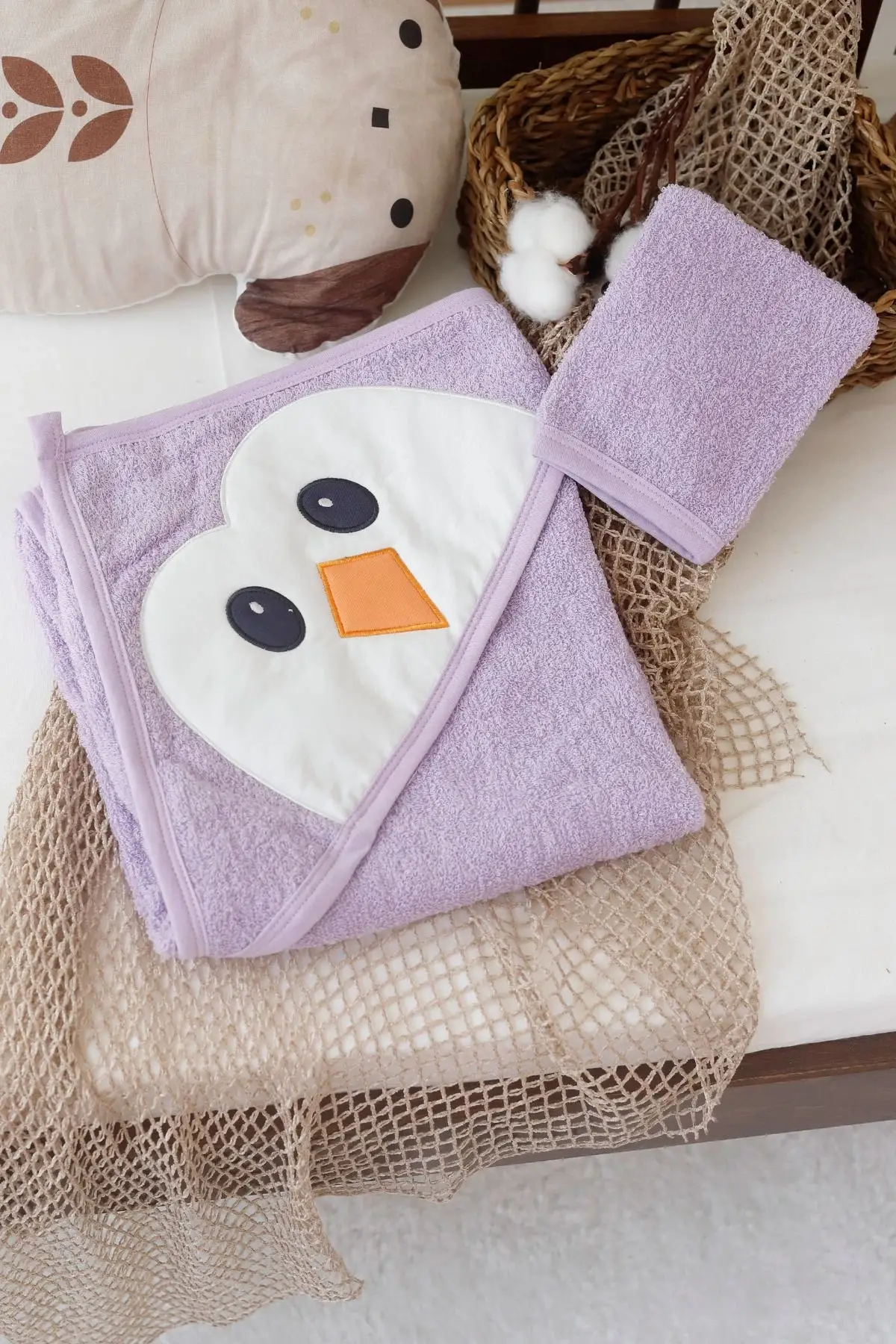 Penguen Nakışlı Unisex Şapka ve Keseli Bebek Havlusu