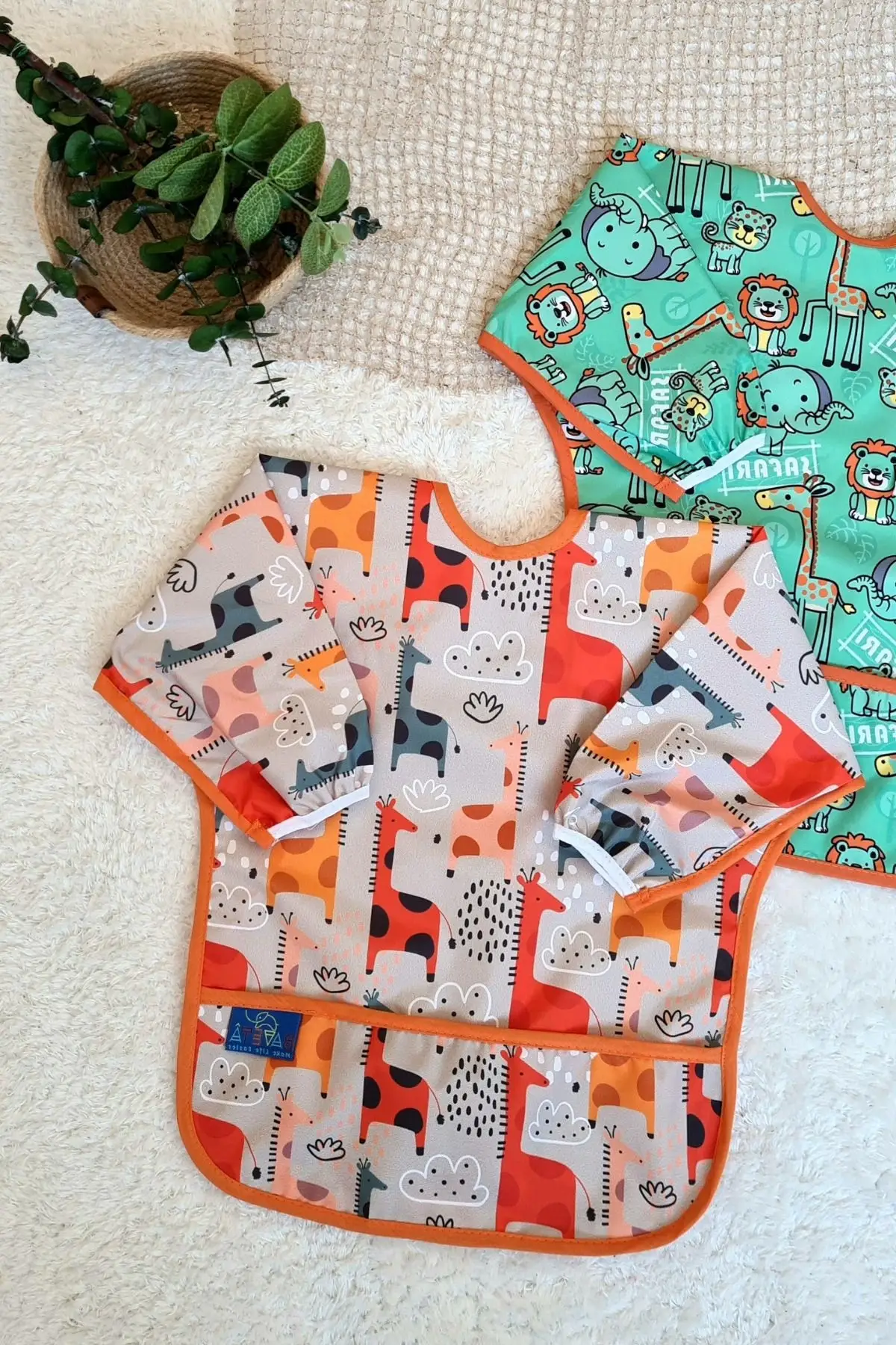 SAFARİ ve GRAFFE Desenli 2li Paket Sıvı Geçirmez Unisex Çocuk Aktivite ve Mama Önlüğü 6-24 Ay