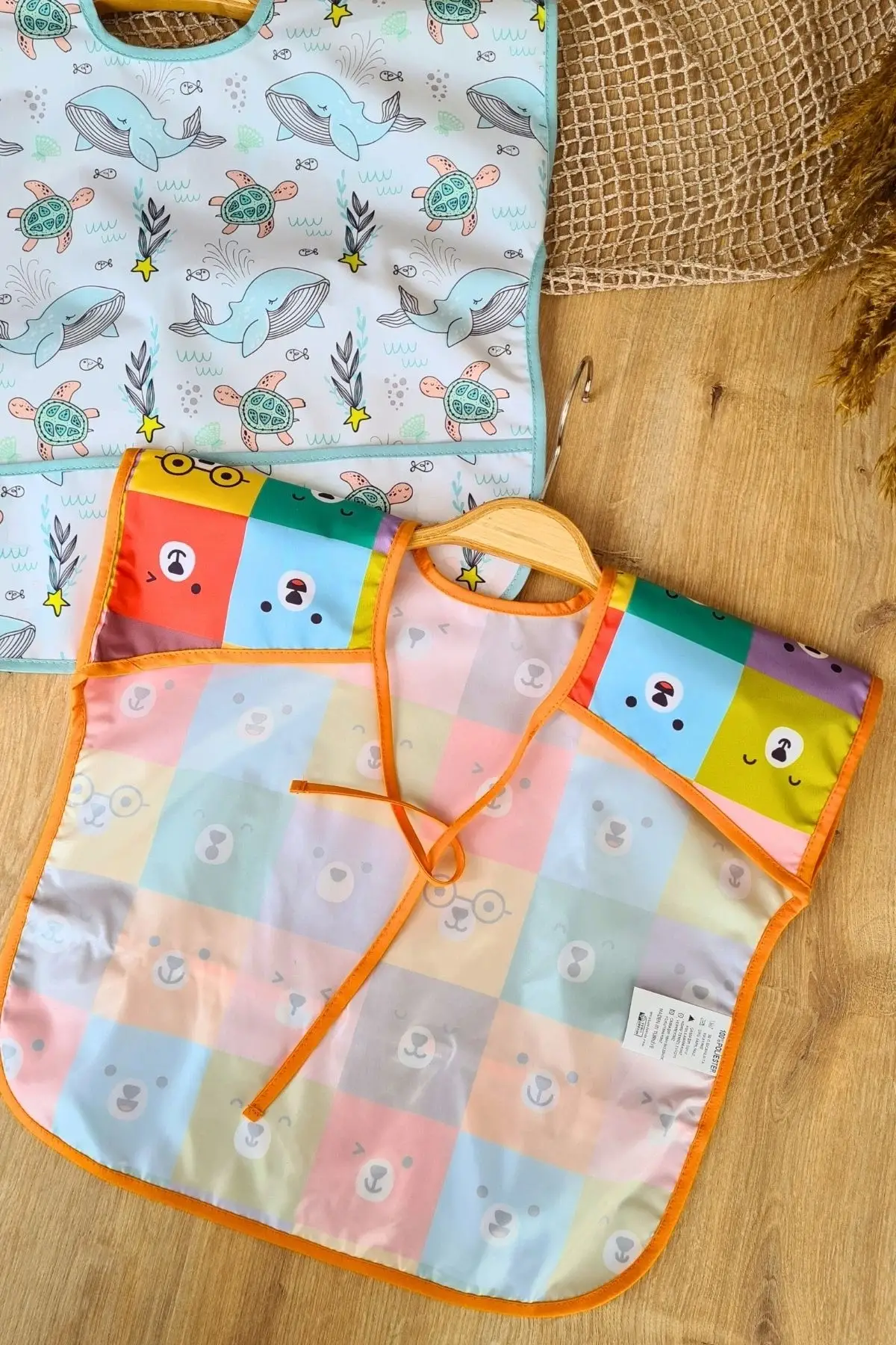 Sıvı Geçirmez Kolsuz 6-24 Ay 2li Aktivite ve Mama Önlüğü ( DOLPHİN-COLOUR)