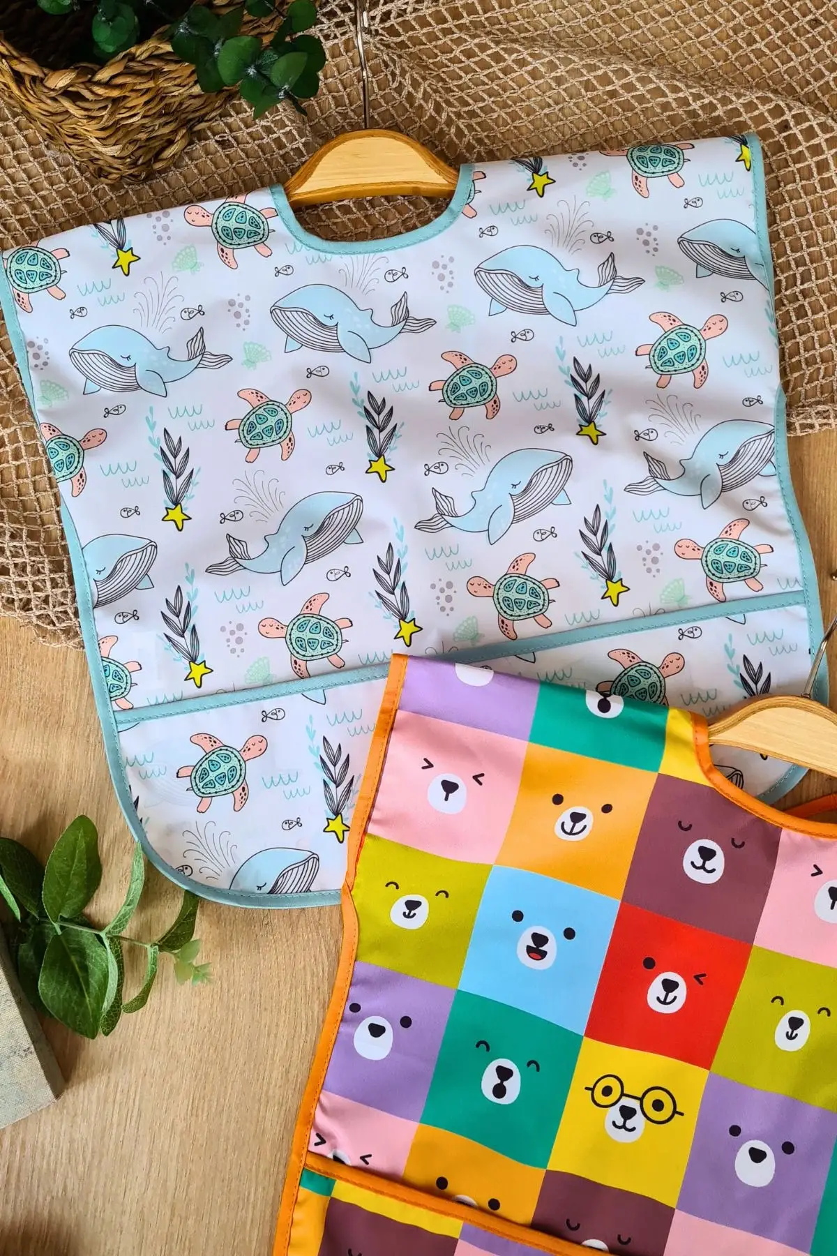 Sıvı Geçirmez Kolsuz 6-24 Ay 2li Aktivite ve Mama Önlüğü ( DOLPHİN-COLOUR)