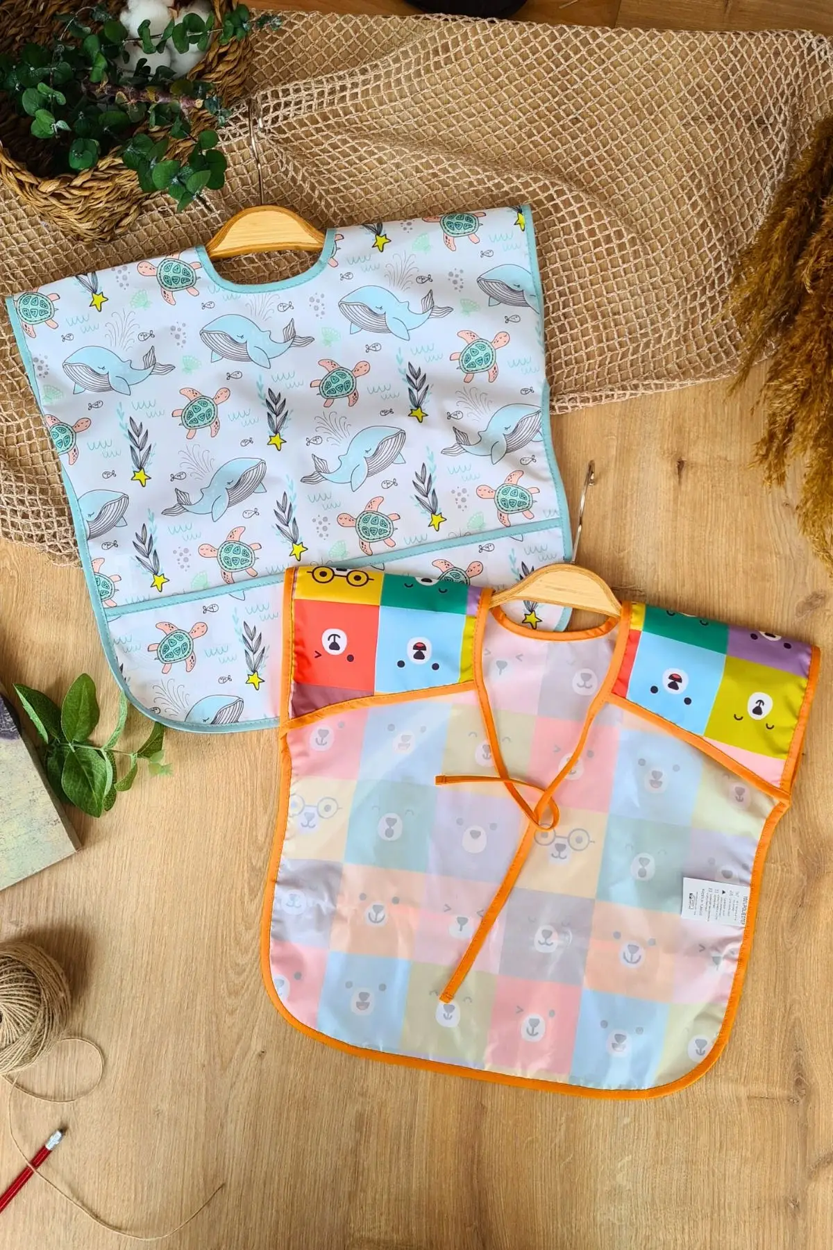 Sıvı Geçirmez Kolsuz 6-24 Ay 2li Aktivite ve Mama Önlüğü ( DOLPHİN-COLOUR)