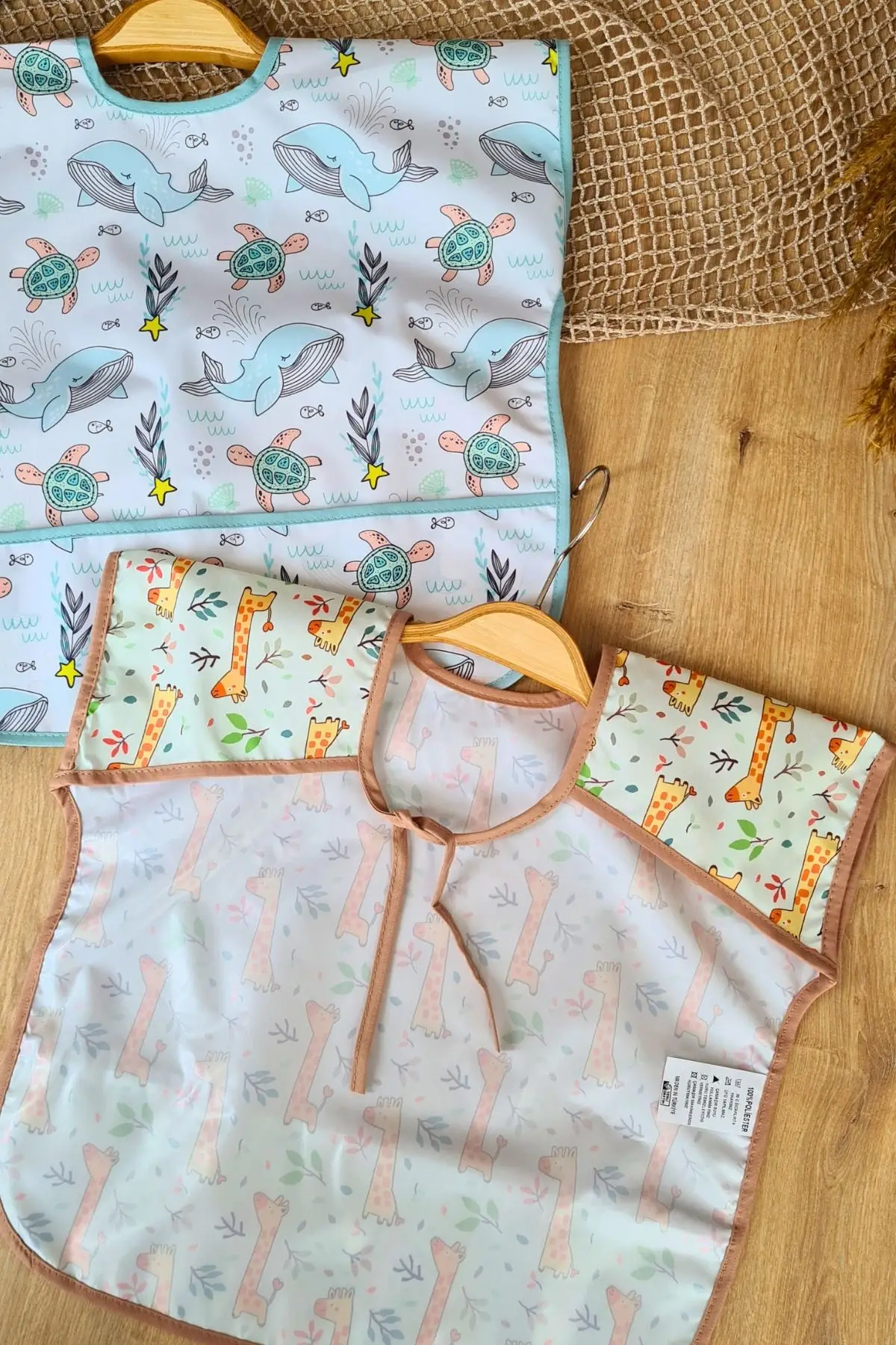 Sıvı Geçirmez Kolsuz 6-24 Ay 2li Aktivite ve Mama Önlüğü ( DOLPHİN-FOREST)