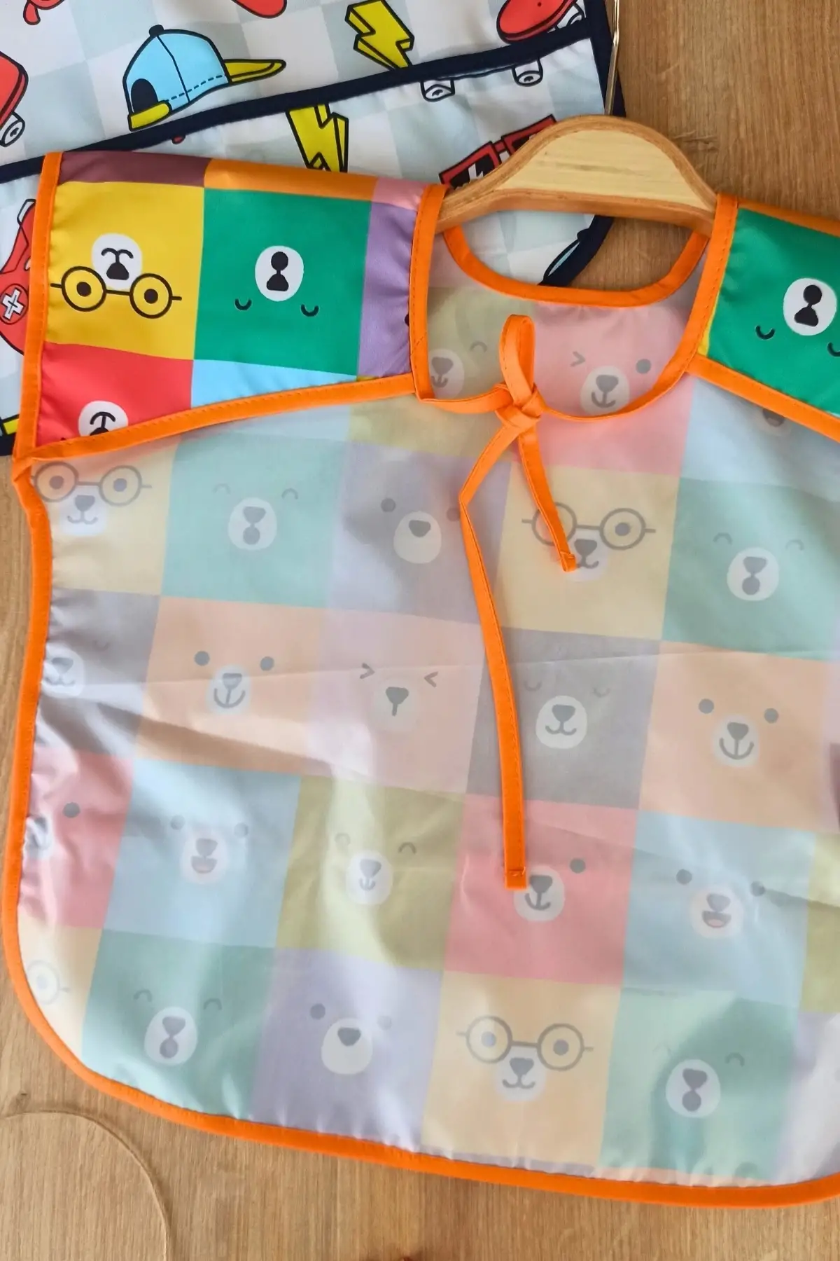 Sıvı Geçirmez Kolsuz 6-24 Ay 2li Aktivite ve Mama Önlüğü ( PLAY-COLOUR )