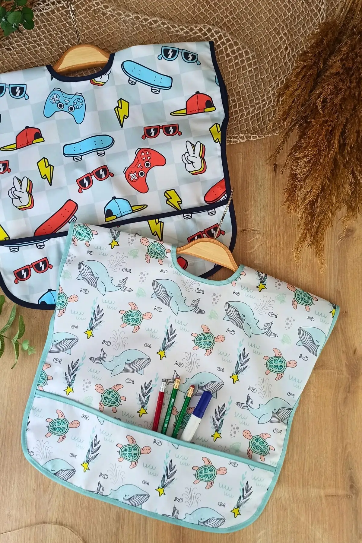 Sıvı Geçirmez Kolsuz 6-24 Ay 2li Aktivite ve Mama Önlüğü ( PLAY-DOLPHİN)