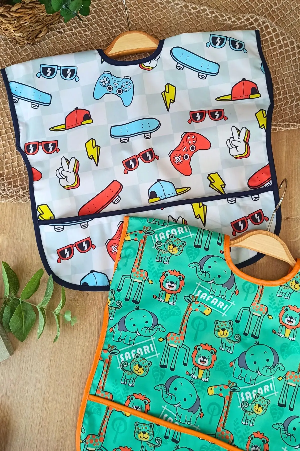 Sıvı Geçirmez Kolsuz 6-24 Ay 2li Aktivite ve Mama Önlüğü ( PLAY-SAFARİ )