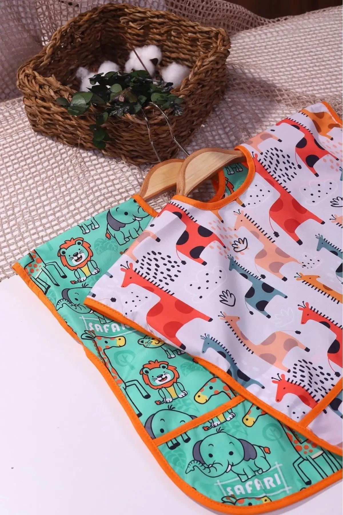 Sıvı Geçirmez Kolsuz 6-24 Ay 2li Aktivite ve Mama Önlüğü Graffe- Safari