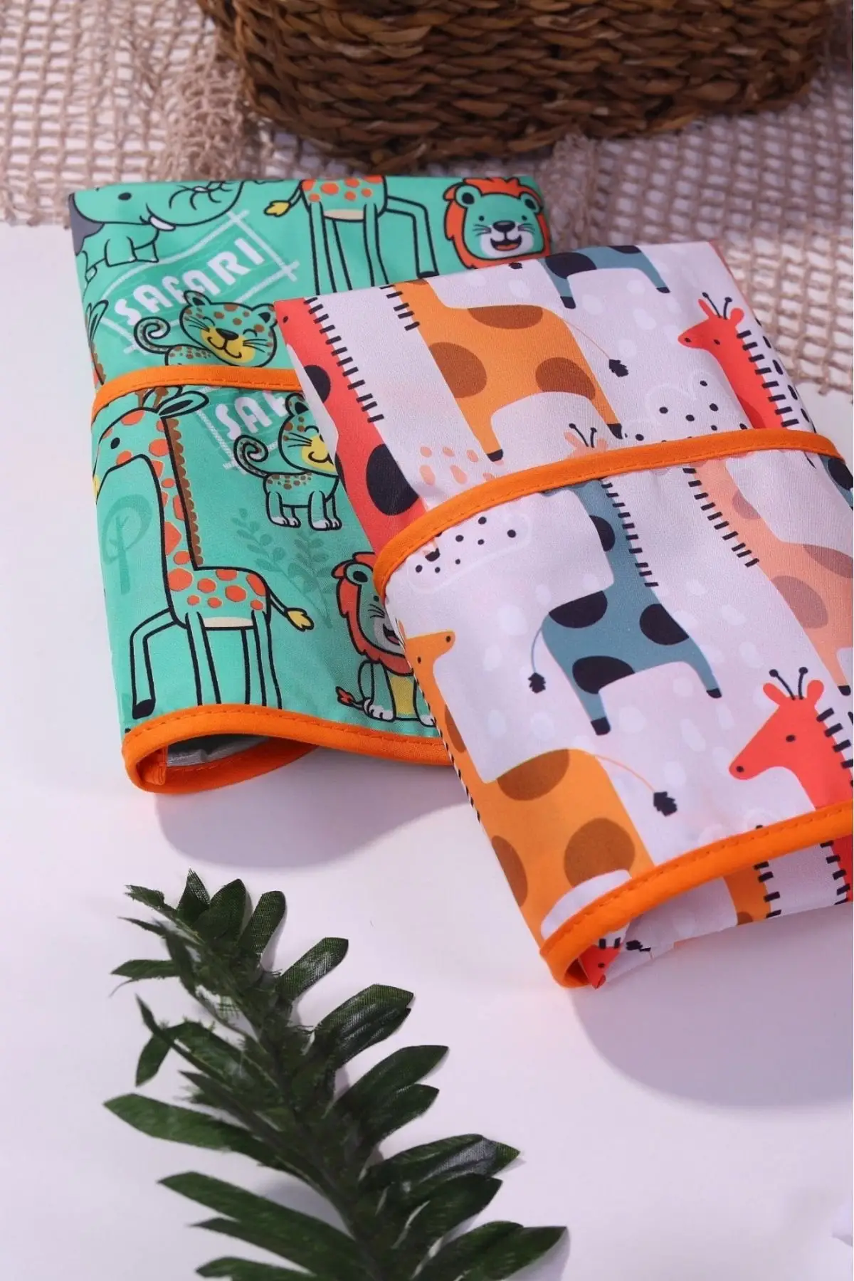 Sıvı Geçirmez Kolsuz 6-24 Ay 2li Aktivite ve Mama Önlüğü Graffe- Safari