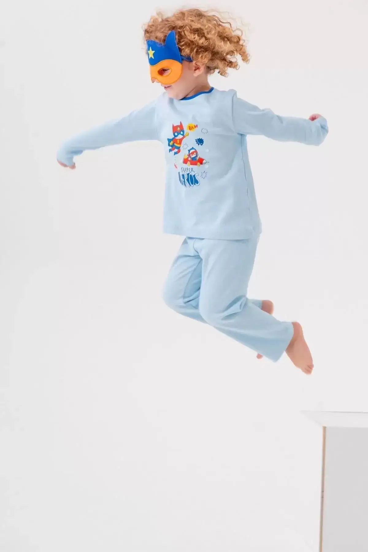 Süper Heros Çanta ve Maskeli % 100 Pamuk Erkek Çocuk Pijama Takımı
