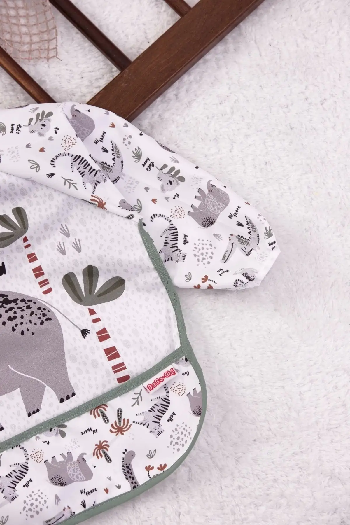 Yeşil Fil Desenli Sıvı Geçirmez Uzun Kollu Unisex Bebek Mama ve Aktivite Önlüğü 6-24 Ay