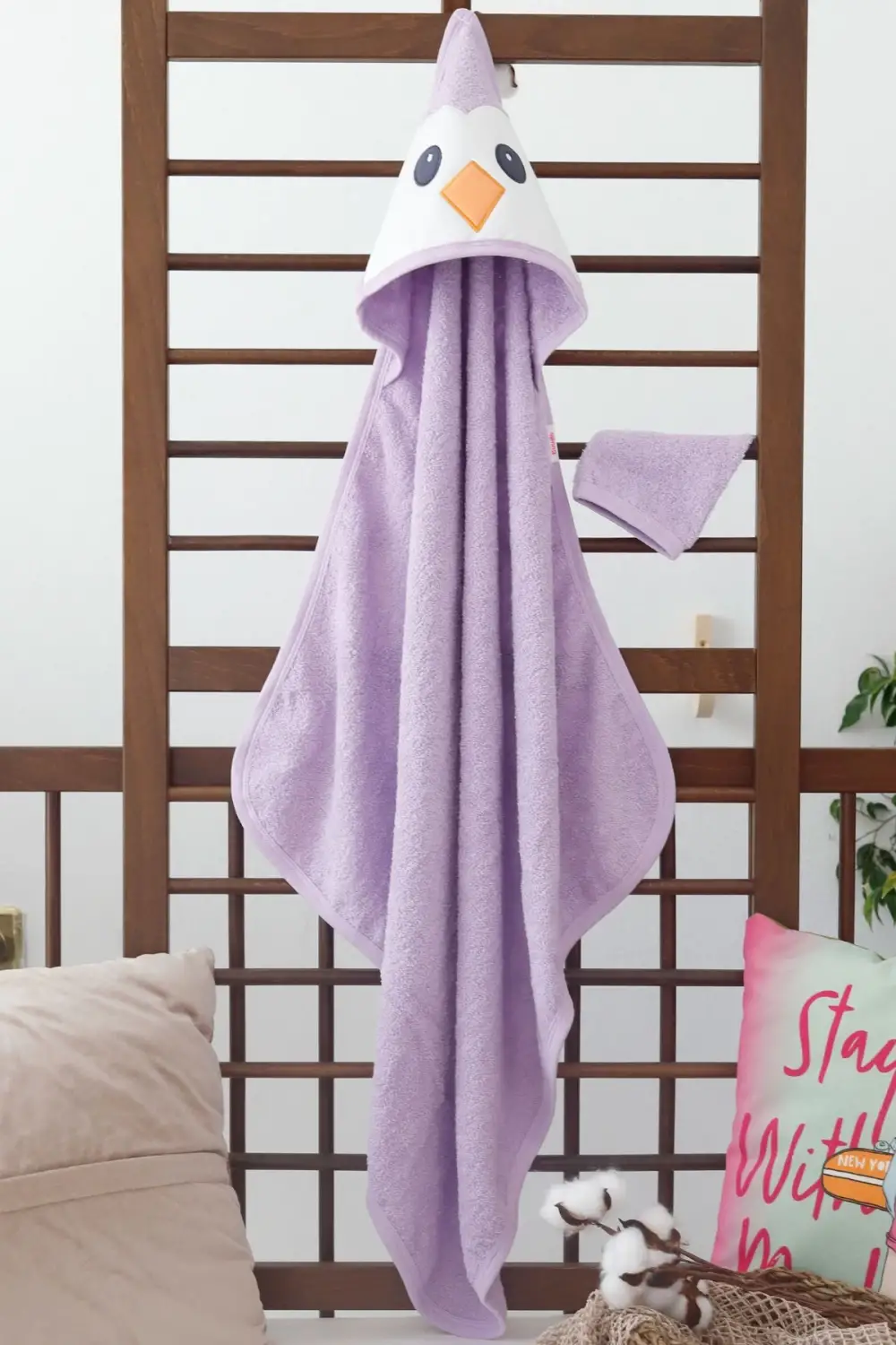 Penguen Nakışlı Unisex Şapka ve Keseli Bebek Havlusu