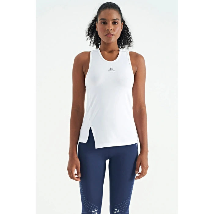 TOMMY LIFE Beyaz Yırtmaç Detaylı O Yaka Sıfır Kollu Standart Kalıp Kadın Spor Atlet - 97256