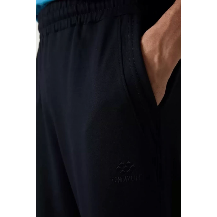 TOMMY LIFE Siyah Pamuklu Yumuşak Dokulu Standart Fit Nakışlı Erkek Kapri - 83102