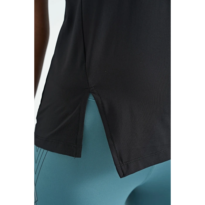 TOMMY LIFE Siyah Yırtmaç Detaylı O Yaka Sıfır Kollu Standart Kalıp Kadın Spor Atlet - 97256