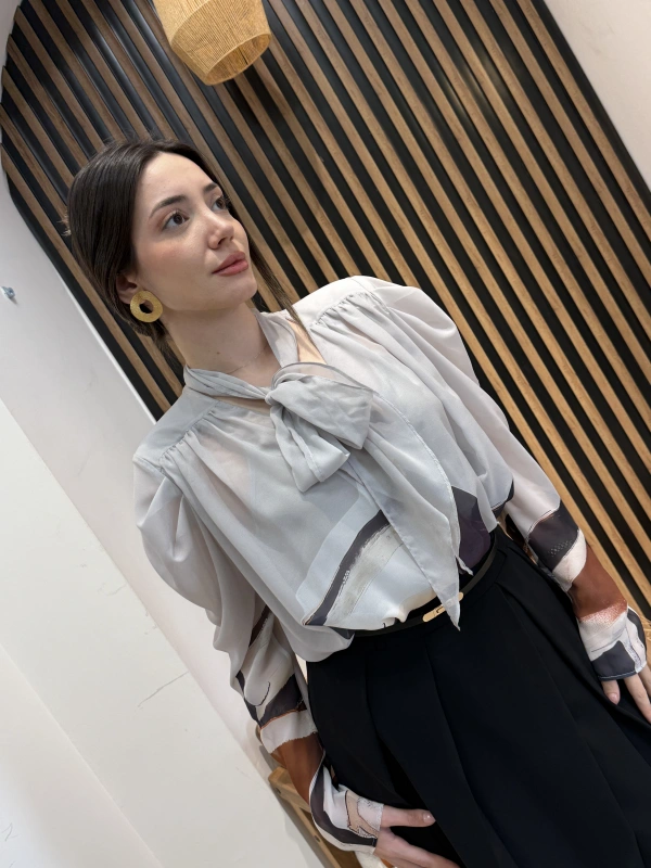 Livia Fular Yaka Desenli Şifon Gömlek