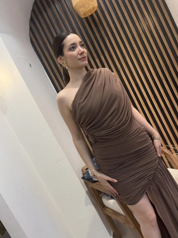 Alessia Kahve Tek Omuz Drapeli Abiye Elbise