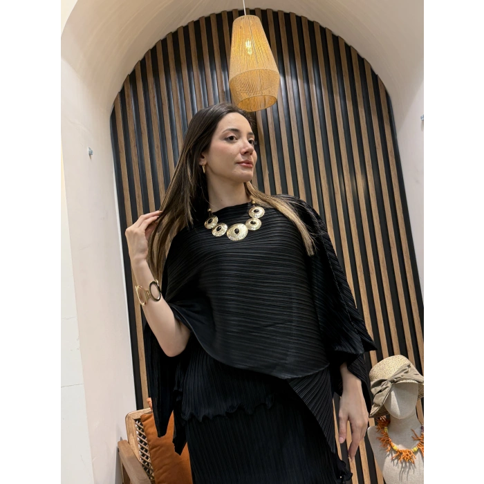 Noire Pliseli Pelerin Detaylı Elbise