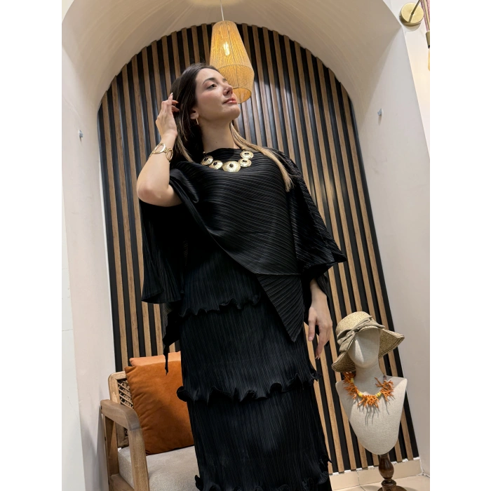 Noire Pliseli Pelerin Detaylı Elbise