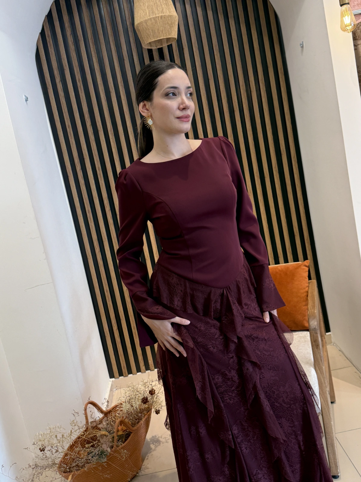 Valeria Bordo Dantel Volanlı Uzun Elbise