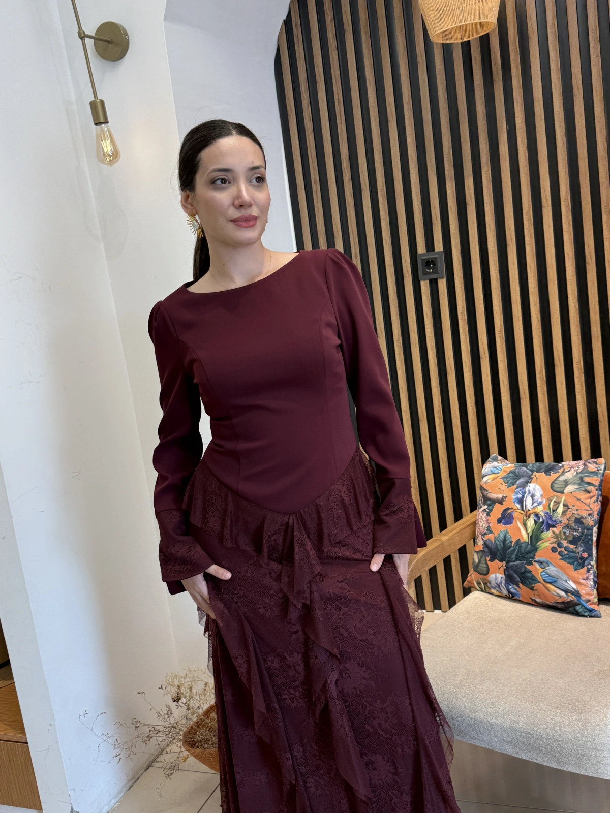 Valeria Bordo Dantel Volanlı Uzun Elbise