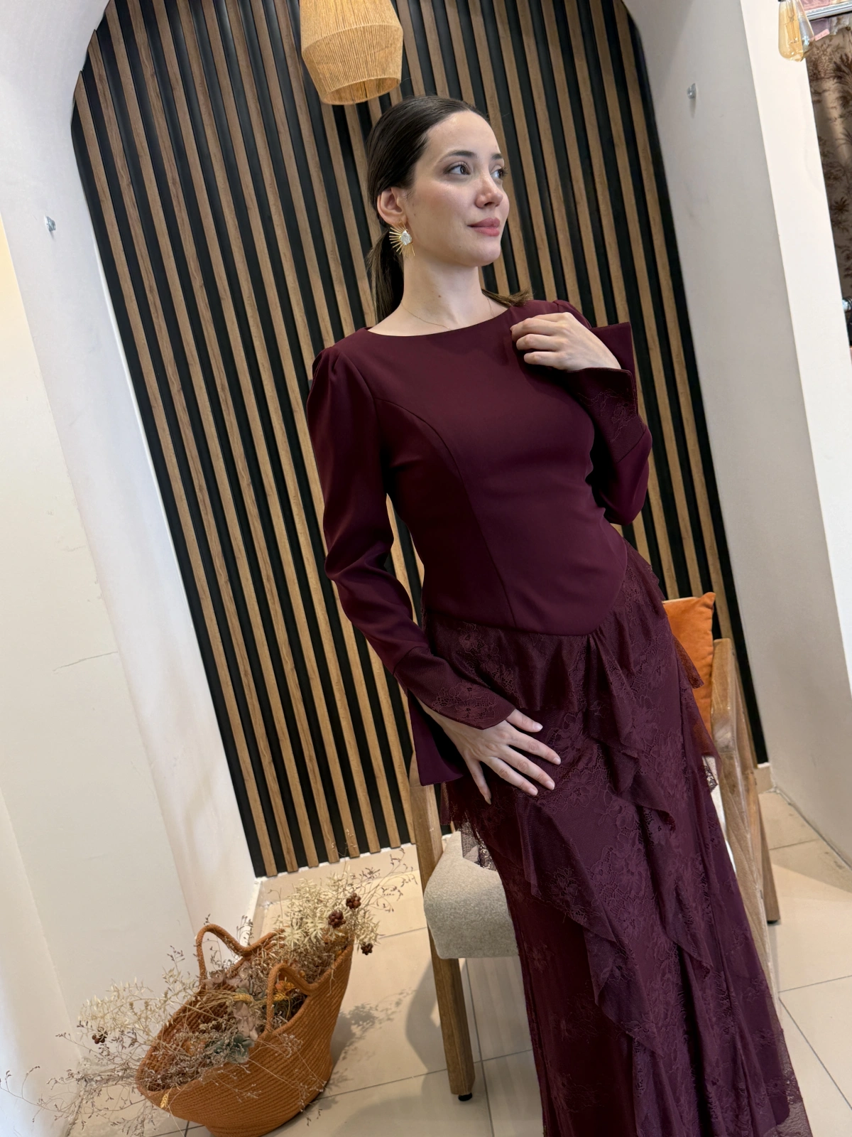Valeria Bordo Dantel Volanlı Uzun Elbise