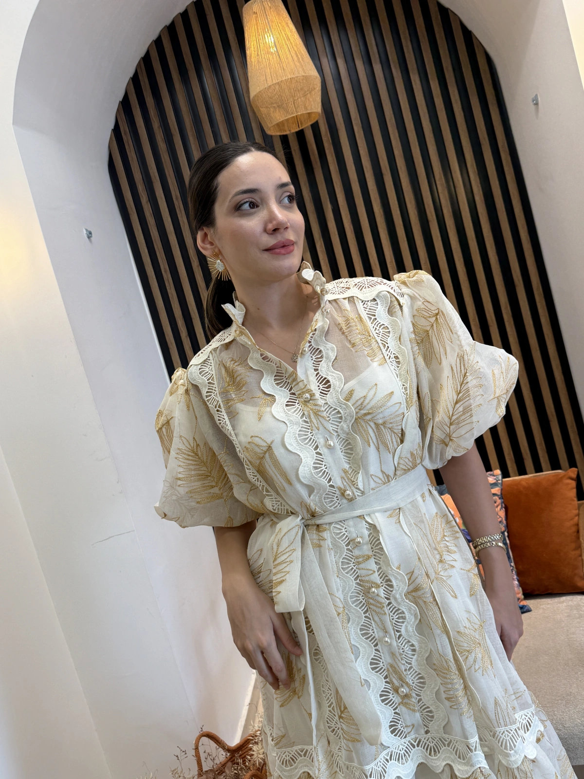 Mirella Nakış ve Güpür Detaylı Kemerli Elbise