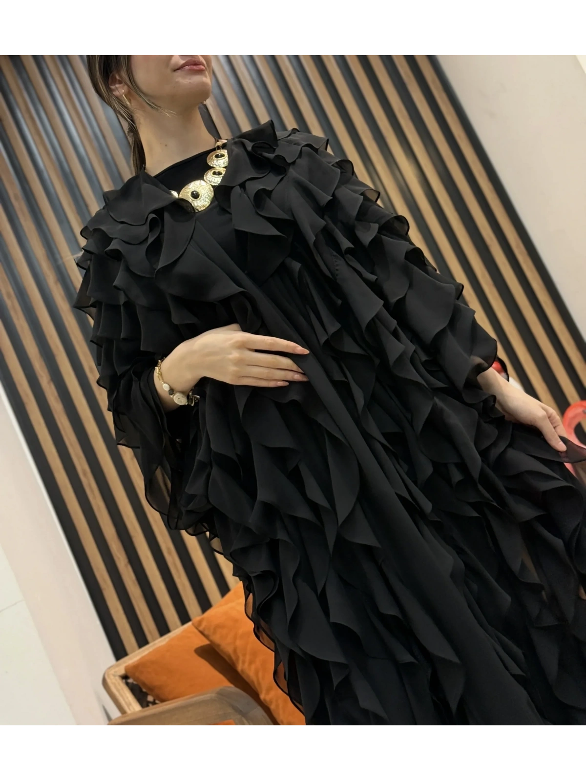 Fırfır Detaylı Şifon Abaya Takım (Kahve)