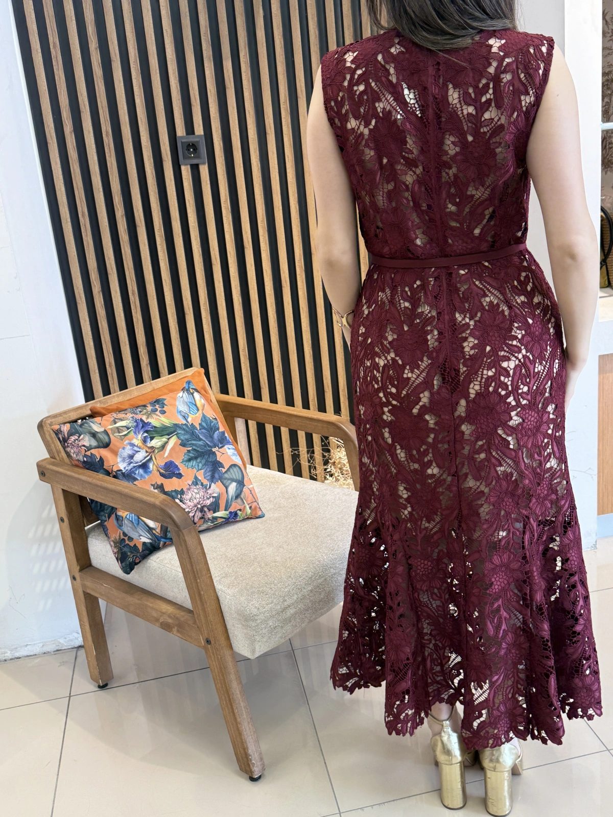 Rosella Bordo Kemerli Güpür Dantel Uzun Elbise