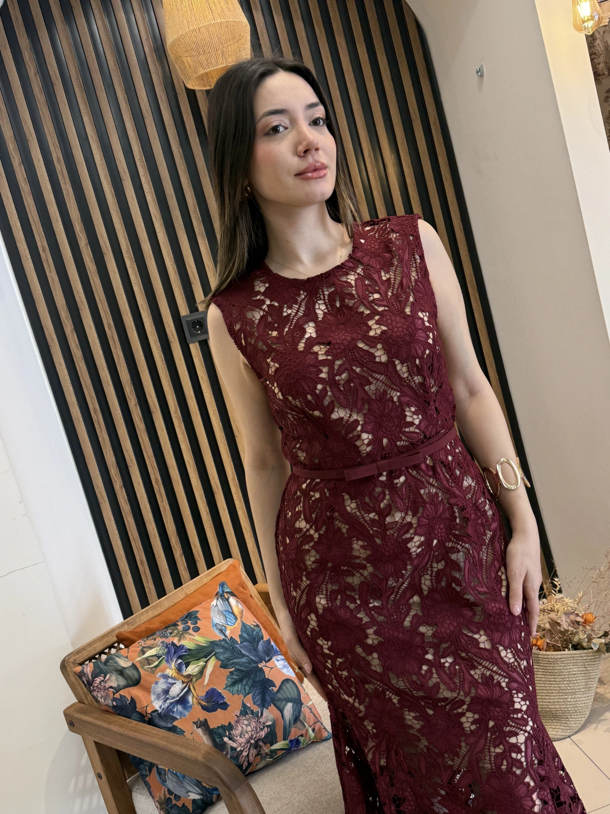 Rosella Bordo Kemerli Güpür Dantel Uzun Elbise