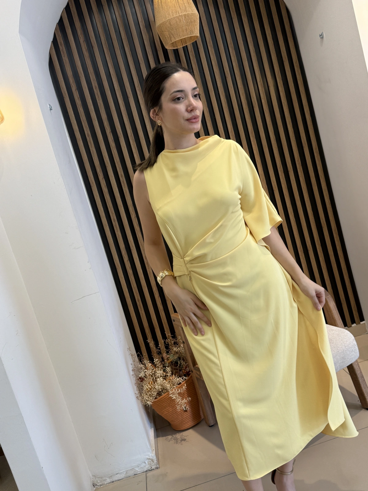 Alessa Asimetrik Pelerin Detaylı Midi Elbise