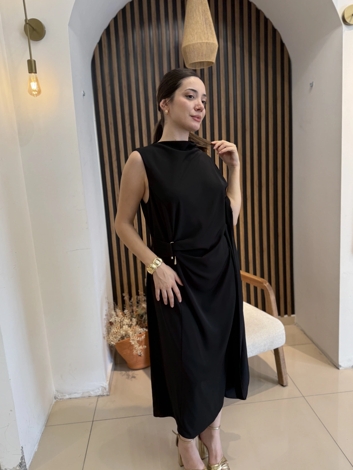 Alessa Asimetrik Pelerin Detaylı Midi Elbise