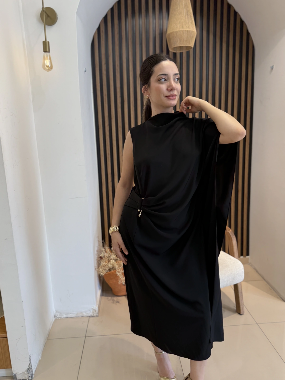 Alessa Asimetrik Pelerin Detaylı Midi Elbise