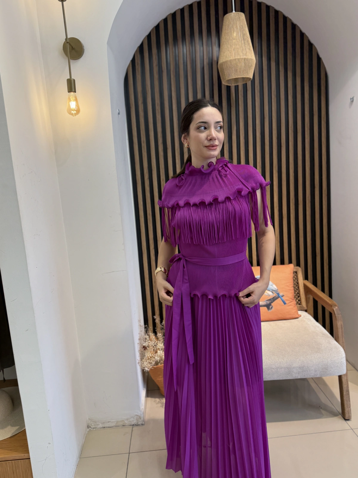 Livia Püskül Detaylı Pelerin Bluz & Pileli Etek Takım