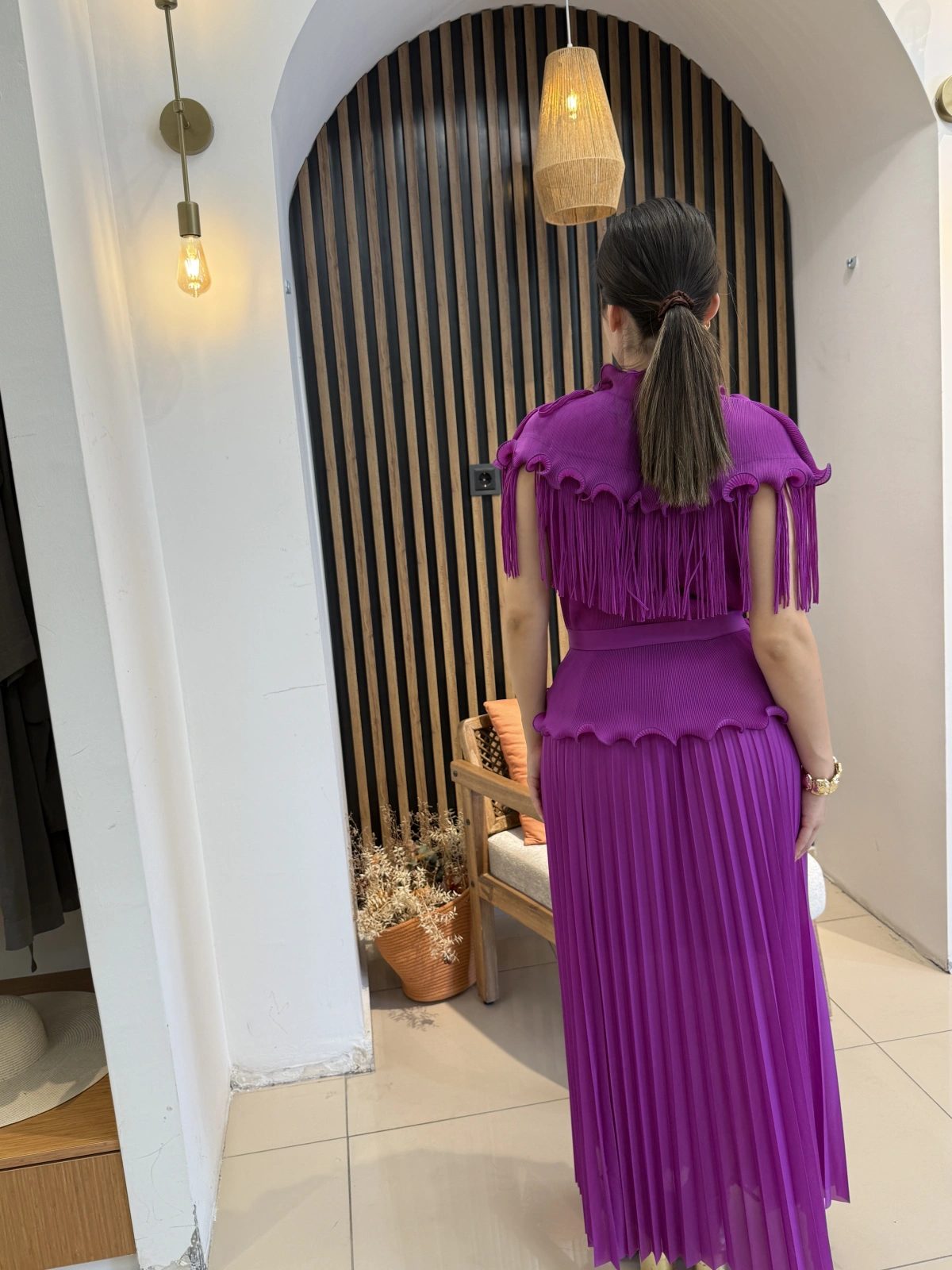 Livia Püskül Detaylı Pelerin Bluz & Pileli Etek Takım