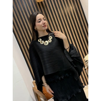 Noire Pliseli Pelerin Detaylı Elbise