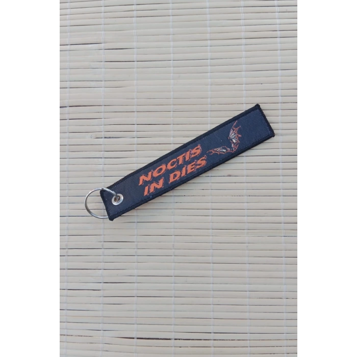 161 noctis in dies yazili turuncu siyah nakis islemeli bez anahtarlik