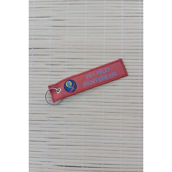 181 filo panterler yazili kirmizi beyaz nakis islemeli bez anahtarlik