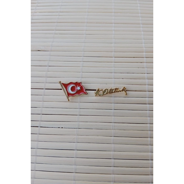 2 Adet Dalgalanan Bayrak ve K.Ataturk imzali Sarrafiyeli Taki ceket yaka ignesi yaka rozeti