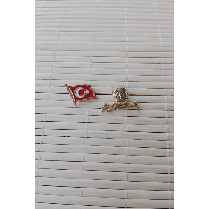 2 Adet Dalgalanan Bayrak ve Sari Ataturk siluetli imzali Sarrafiyeli taki ceket yaka ignesi yaka rozeti