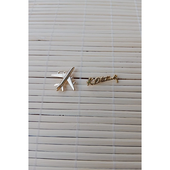 2 Adet Sari renkli ucak maketli K.Ataturk imzali Sarrafiyeli Taki ceket yaka ignesi yaka rozeti