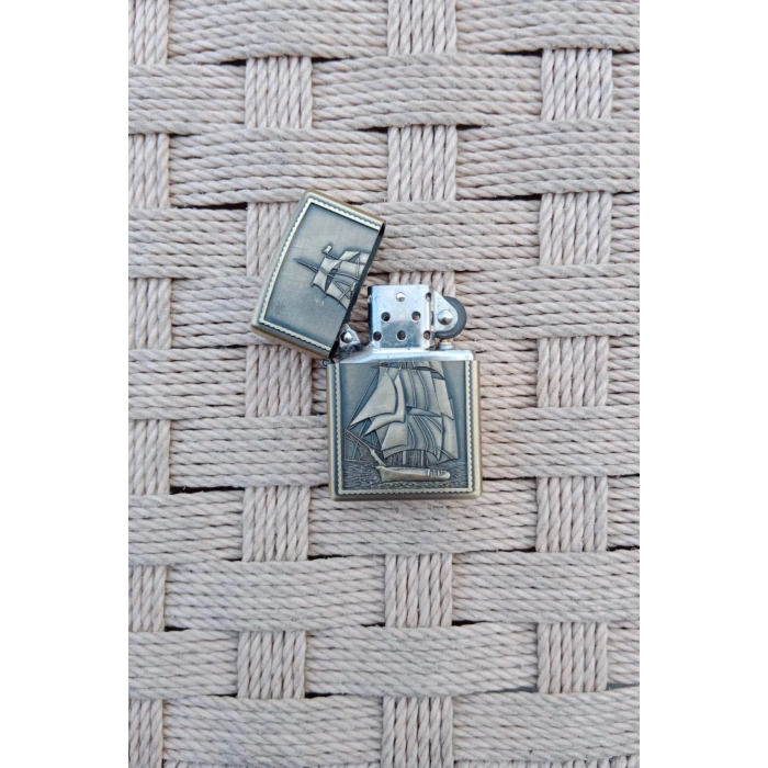 Ozel Tasarim Sari renkli Savas Gemili kabartmali premium zippo Cakmak