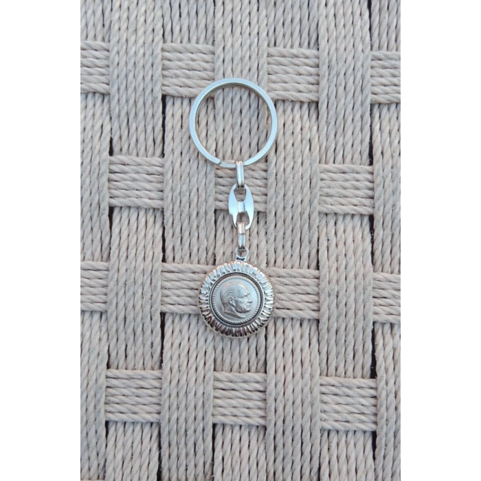 Ataturk Siluetli Kabartmali Beyaz Renkli Ozel Tasarimli Paslanmaz Celik Metal Anahtarlik